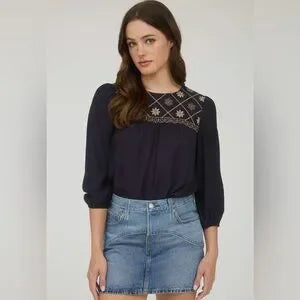 EMBROIDERED FLORAL TOP